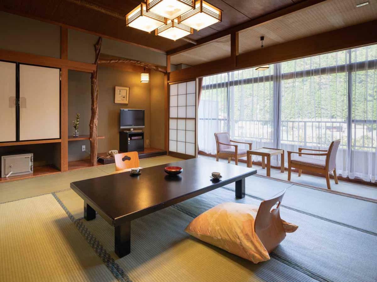 Yumoto Sakakibarakan Tsu Bagian luar foto